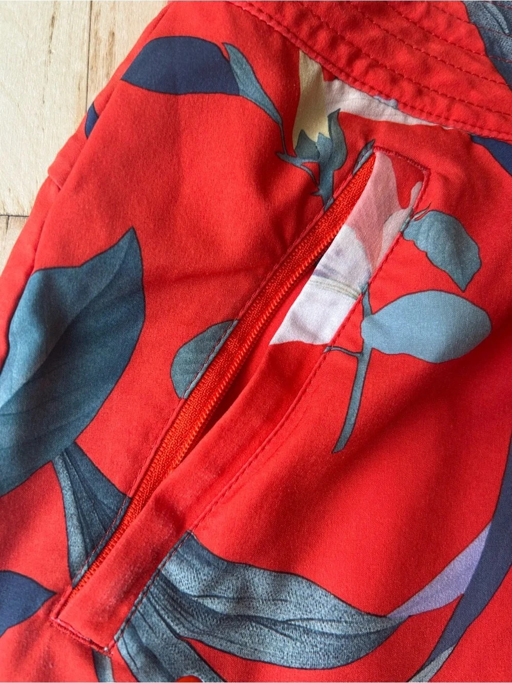 Athleta Women’s Coral Red Tropical Hudson Floral Board Swim Shorts Size 8